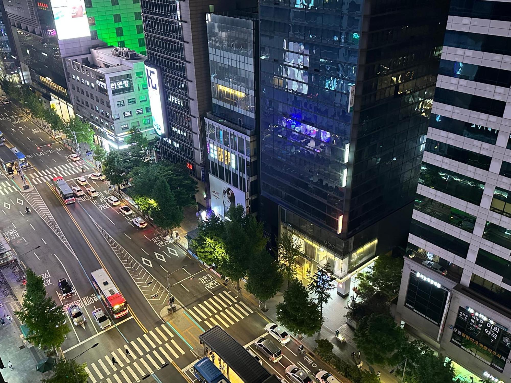 Hongdae Paradise Cityview Apartment Seoul