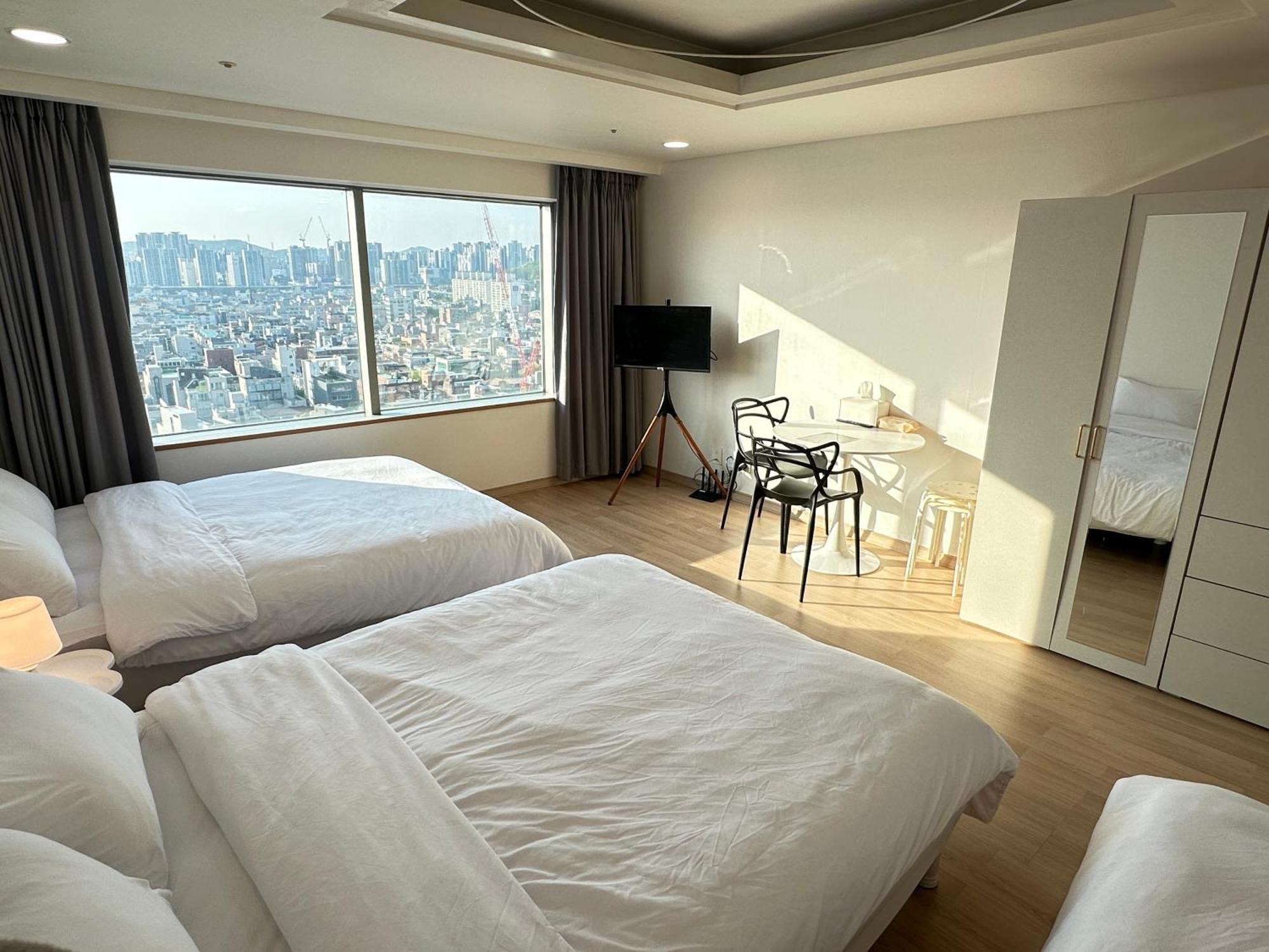 Hongdae Paradise Cityview Apartment Seoul